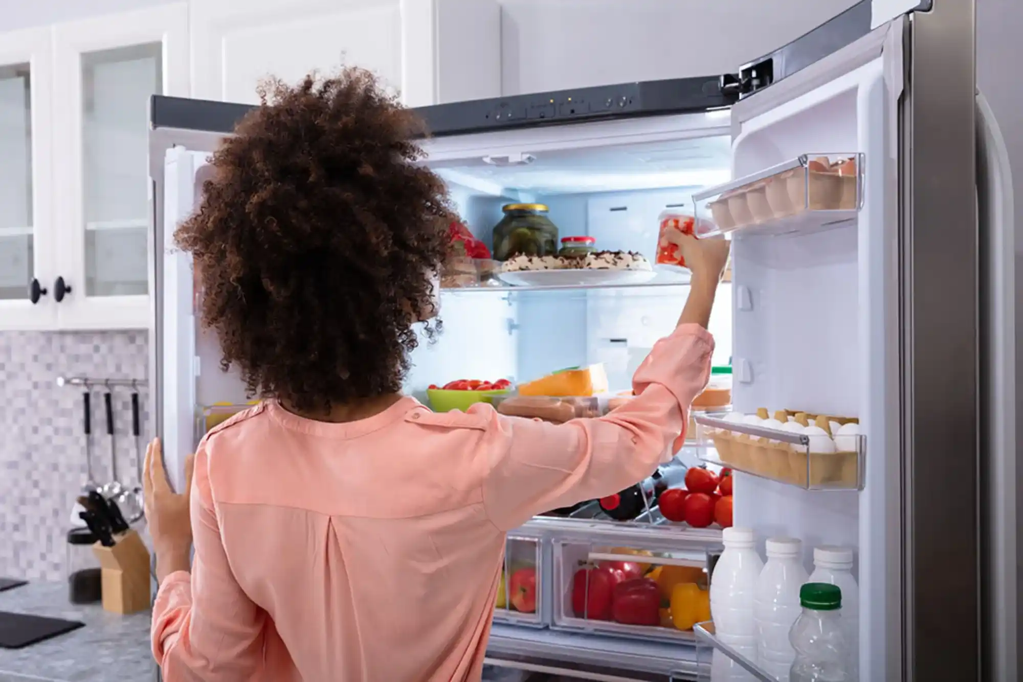 How to Fix a Refrigerator That Keeps Freezing Drinks