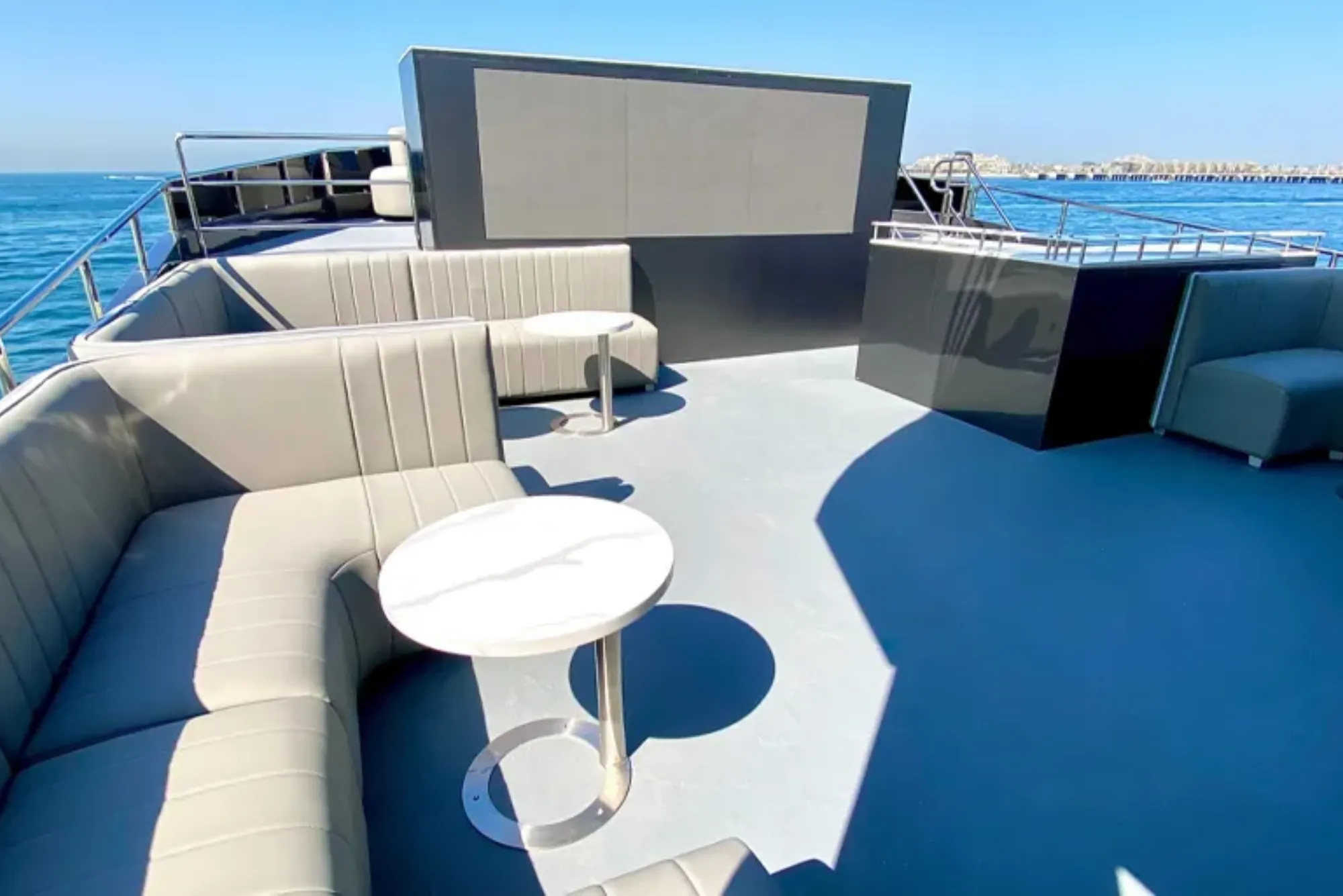 Best Chauffeur-Driven Routes for Yacht Rental Dubai