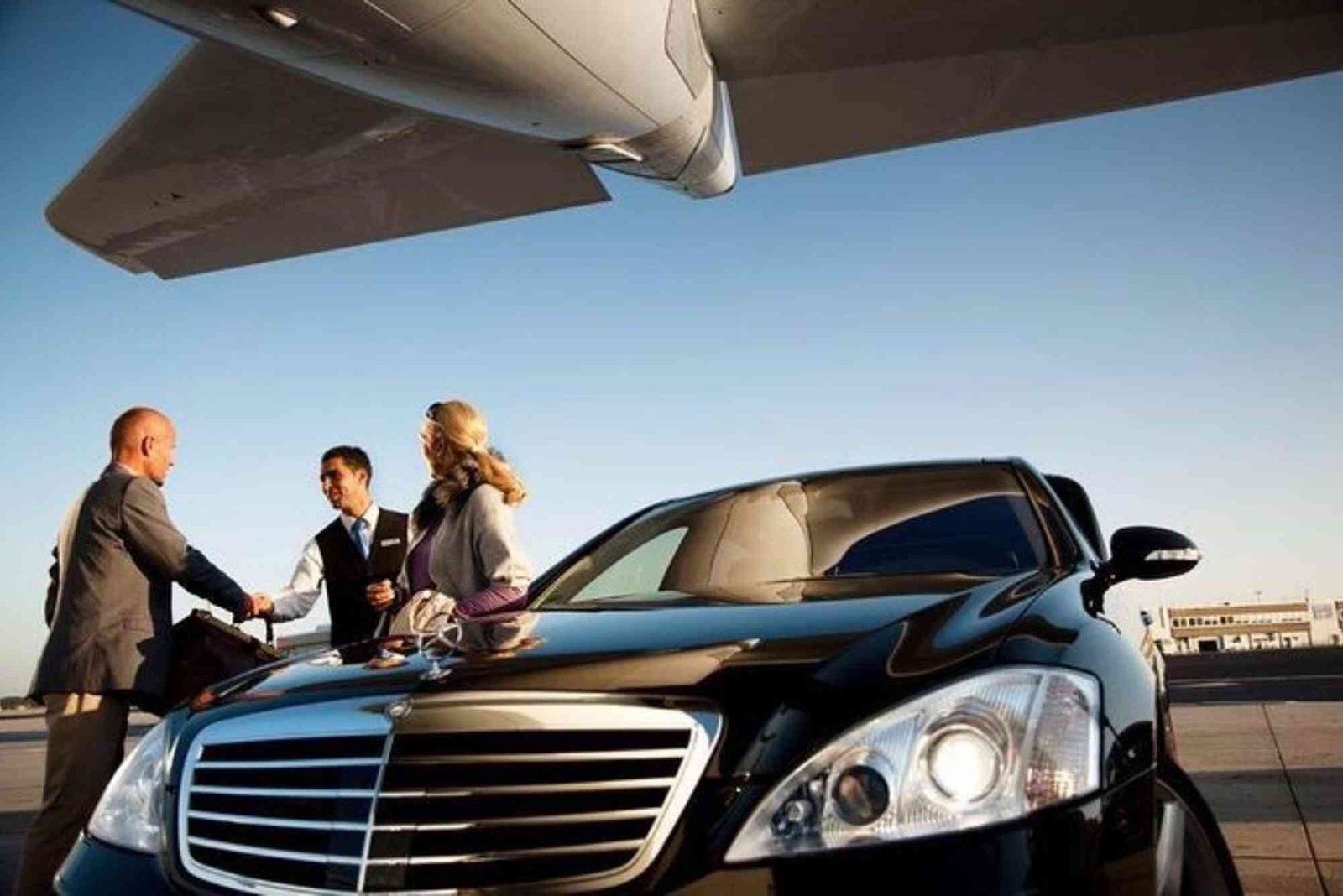 Which Limousine Service in Dubai Offers VIP Airport Transfers?